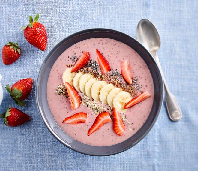 Strawberry, banana and red kidney bean smoothie bowl