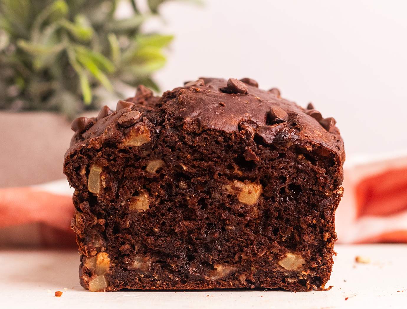 Soft bread with pears, yogurt and double chocolate