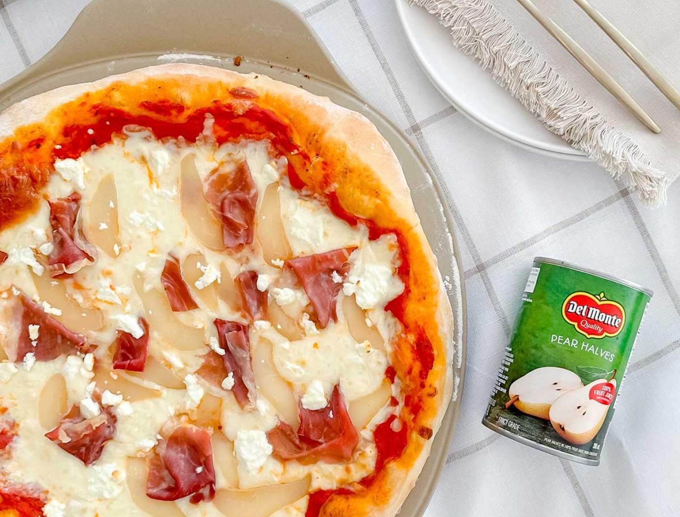 Pear & Prosciutto pizza