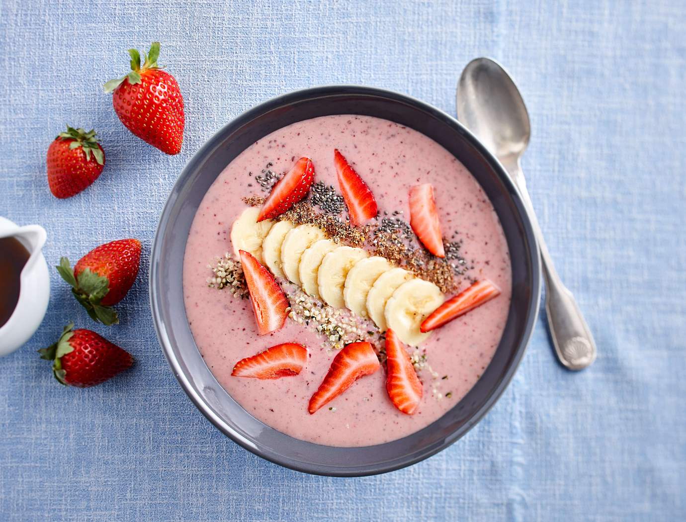 Strawberry, banana and red kidney bean smoothie bowl