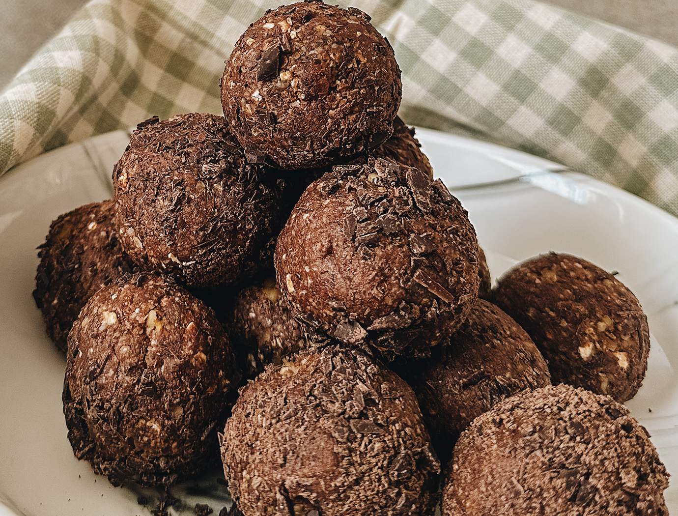 Pear and chocolate energy balls