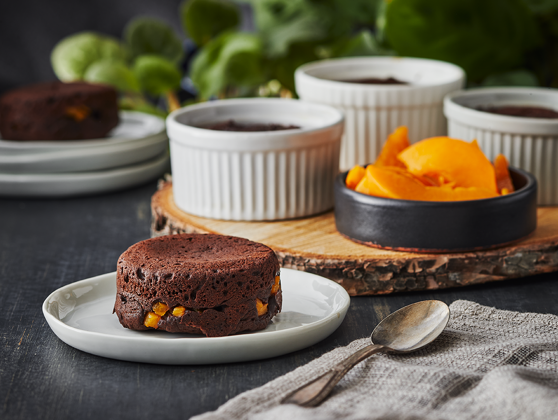 Molten chocolate and fruits cake