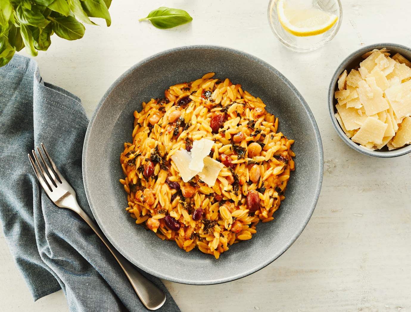 Orzotto crémeux aux 6 légumineuses, pesto Rosso et kale