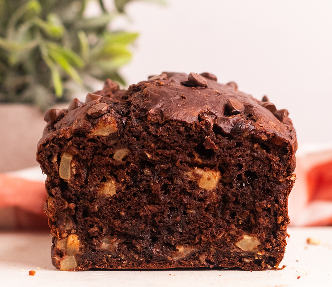 Soft bread with pears, yogurt and double chocolate