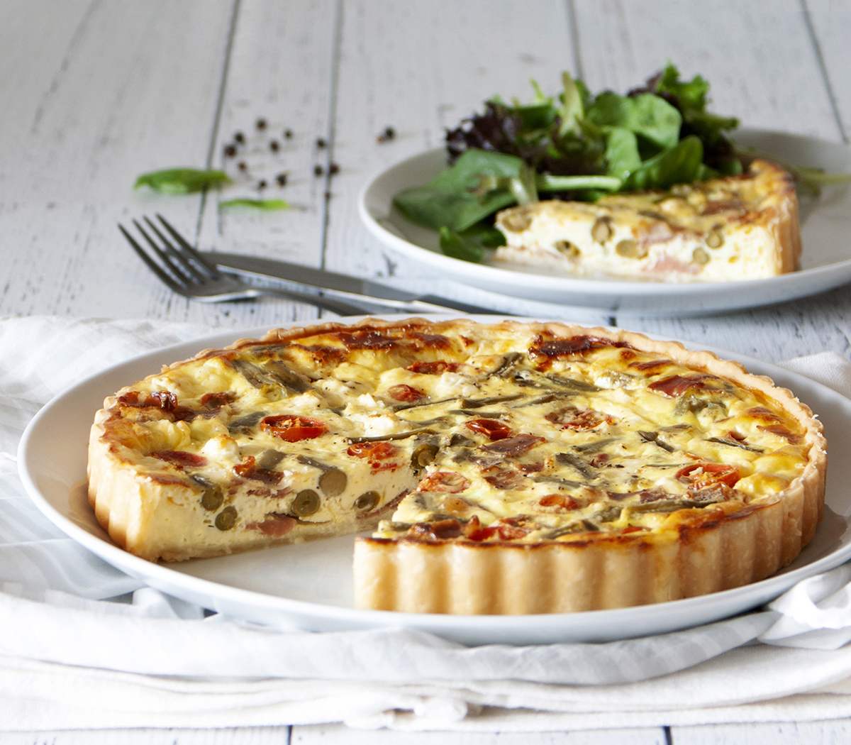 Quiche with green beans, tomatoes, prosciutto, feta and basil