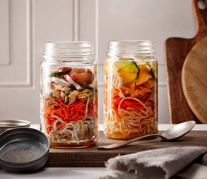 Soup noodles with veggies in a jar