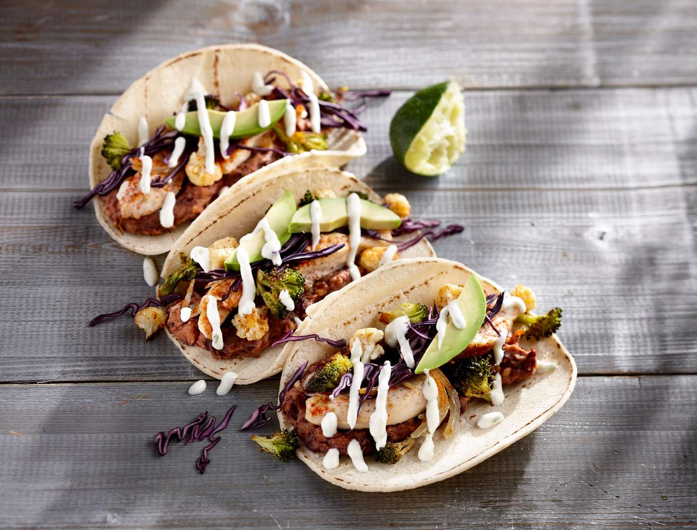 Tacos à l'écrasé de haricots rouges et poulet sauté