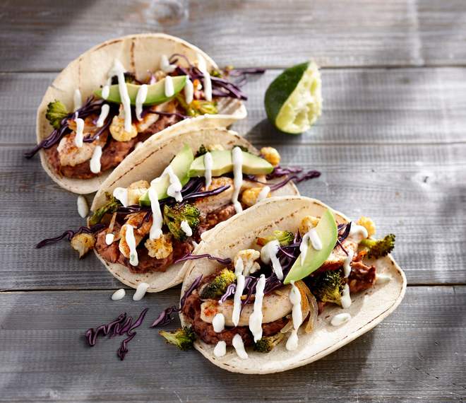 Tacos à l'écrasé de haricots rouges et poulet sauté